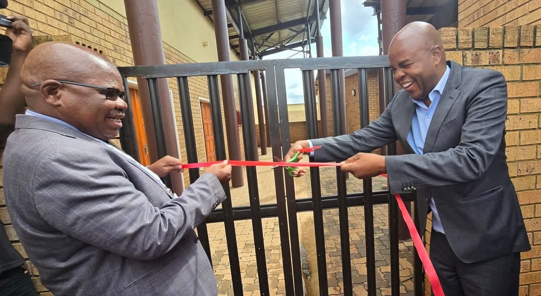 Premier Ndlovu hands over state-of-the-art facilities in Botleng